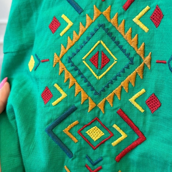 NWOT EMBROIDERED BUTTON DOWN SHIRT SIZE M - Picture 14 of 17